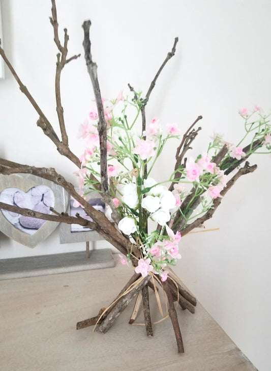 Bouquet Fleurs Roses et Blanches. Branches de Vigne