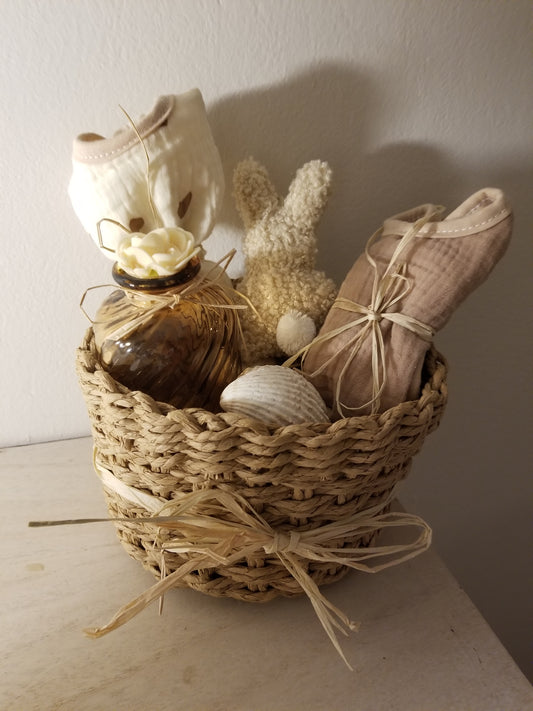 Cadeau Pour Bébé, Panière en Osier Avec Accessoires et Décorations