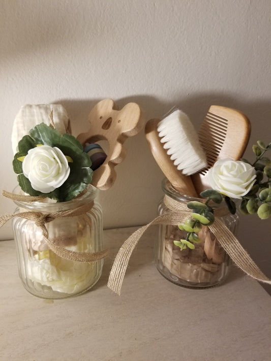 Cadeau Pour Bébé, Deux Verrines , Peigne Brosse et Hochet