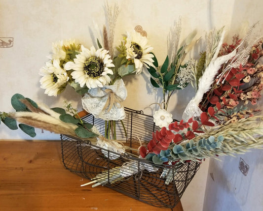 Panier en Fer,  Garni de Cinq Bouquets