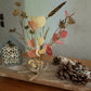 Plateau Automnal, maisonnettes en bois, fleurs en métal