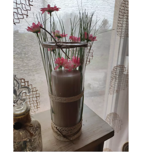 Vase Avec Bougie, Fleurs Roses